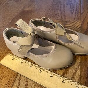 Capezio tan tap size 8 (little girl)